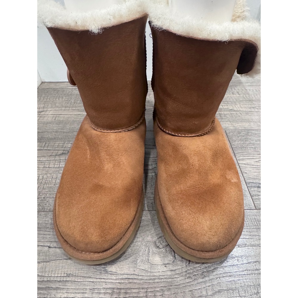 UGG Bailey Button II Chestnut Suede Shearling Boots Women 8 1016226